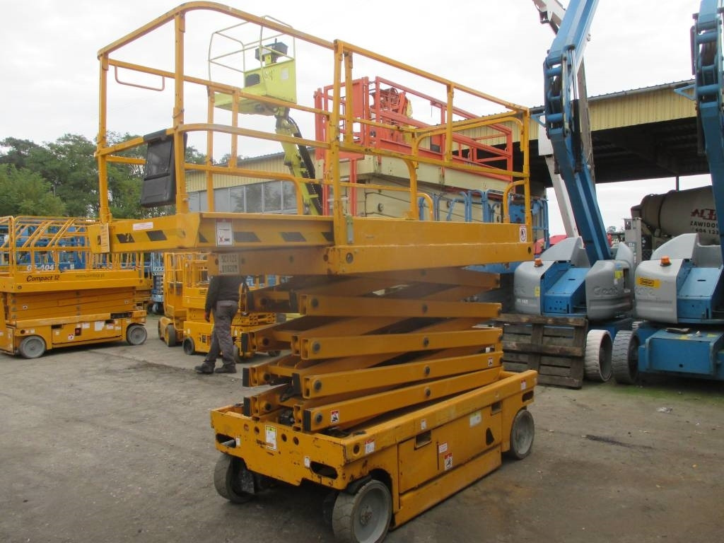 Plataforma de tijeras Haulotte Compact 12: foto 6 Plataforma de tijeras Haulotte Compact 12: foto 6