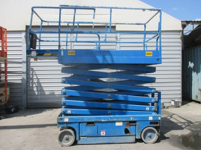 Haulotte Compact 14 - Plataforma de tijeras: foto 1 Haulotte Compact 14 - Plataforma de tijeras: foto 1