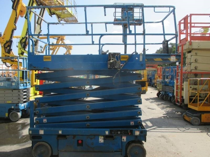 Haulotte Compact 14 - Plataforma de tijeras: foto 2 Haulotte Compact 14 - Plataforma de tijeras: foto 2