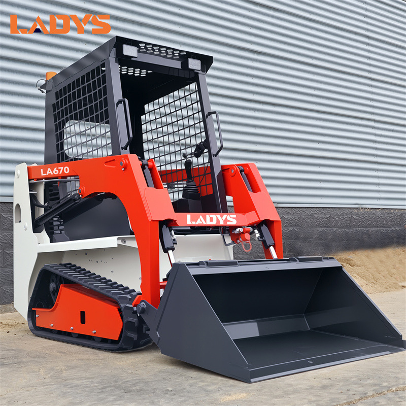 LADYS LA670 Mini Small Skid Steer Loader Compact Track Diesel Mini Skid Steer Loader For Sale With Small Mini Skid Steer Attachments 4 In 1 Bucket - Minicargadora: foto 2 LADYS LA670 Mini Small Skid Steer Loader Compact Track Diesel Mini Skid Steer Loader For Sale With Small Mini Skid Steer Attachments 4 In 1 Bucket - Minicargadora: foto 2