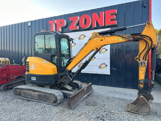 Bobcat E35 Cabine à 23500 € HT - Miniexcavadora: foto 1 Bobcat E35 Cabine à 23500 € HT - Miniexcavadora: foto 1
