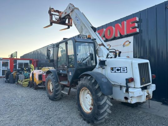 JCB 528-70 à 18 500 € HT - Manipulador telescópico: foto 2 JCB 528-70 à 18 500 € HT - Manipulador telescópico: foto 2