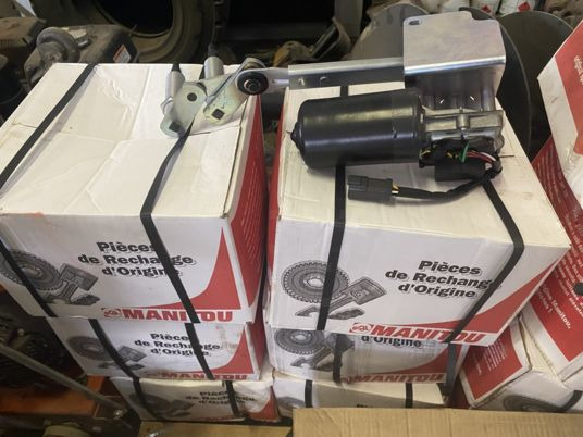 Moteur d’essuie-glace manitou - Limpiaparabrisas para Equipo de manutención: foto 1 Moteur d’essuie-glace manitou - Limpiaparabrisas para Equipo de manutención: foto 1