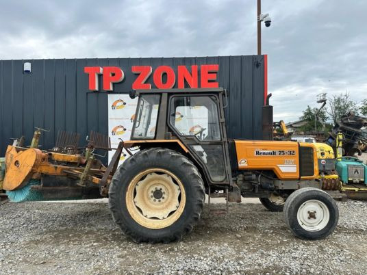 Renault TRACTEUR 75-32 à 9900 € HT - Tractor: foto 1 Renault TRACTEUR 75-32 à 9900 € HT - Tractor: foto 1