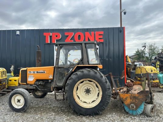 Renault TRACTEUR 75-32 à 9900 € HT - Tractor: foto 2 Renault TRACTEUR 75-32 à 9900 € HT - Tractor: foto 2