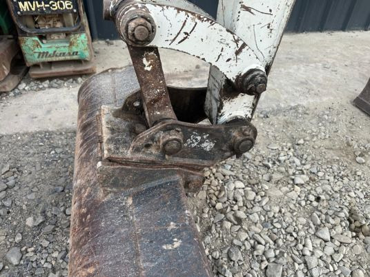 Miniexcavadora Takeuchi TB23R Cabine à 17 500 € HT: foto 7 Miniexcavadora Takeuchi TB23R Cabine à 17 500 € HT: foto 7