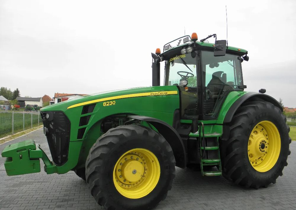 John Deere 8230 POWERSHIFT , Amortyzowna przednia os, Nie Malowany , Stan Bardzo Dobry - Tractor: foto 3 John Deere 8230 POWERSHIFT , Amortyzowna przednia os, Nie Malowany , Stan Bardzo Dobry - Tractor: foto 3