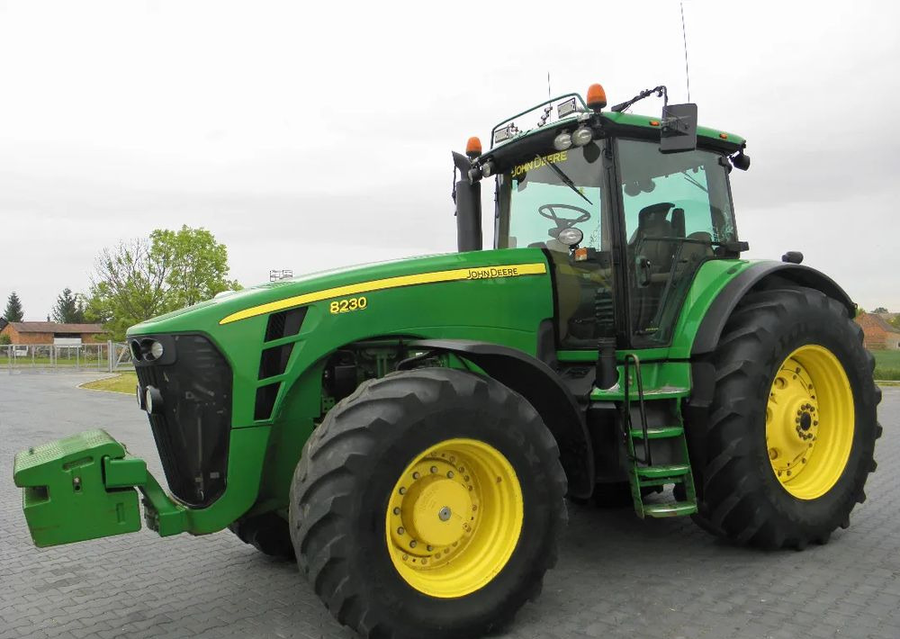 John Deere 8230 POWERSHIFT , Amortyzowna przednia os, Nie Malowany , Stan Bardzo Dobry - Tractor: foto 1 John Deere 8230 POWERSHIFT , Amortyzowna przednia os, Nie Malowany , Stan Bardzo Dobry - Tractor: foto 1