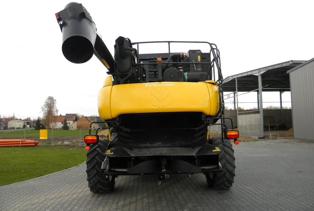 Cosechadora de granos New Holland CR9080 2013 Rok , heder Varifeed 9,15m, Nowsza Wersja, Nie Malowany, Stan Idealny: foto 7 Cosechadora de granos New Holland CR9080 2013 Rok , heder Varifeed 9,15m, Nowsza Wersja, Nie Malowany, Stan Idealny: foto 7