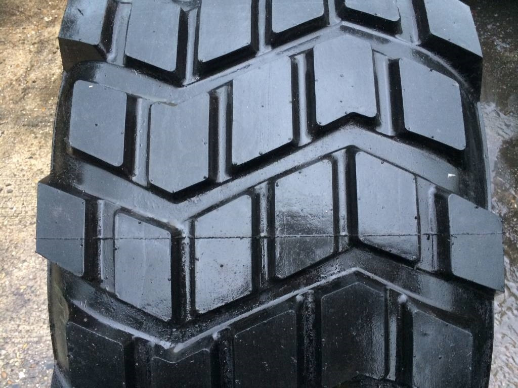 Michelin 525/65R20.5 XS - RECAP - Neumático para Maquinaria agrícola: foto 3 Michelin 525/65R20.5 XS - RECAP - Neumático para Maquinaria agrícola: foto 3