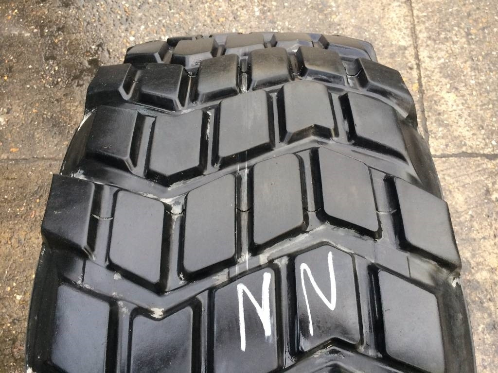 Michelin 525/65R20.5 XS - USED NN 95% - Neumático para Maquinaria agrícola: foto 2 Michelin 525/65R20.5 XS - USED NN 95% - Neumático para Maquinaria agrícola: foto 2