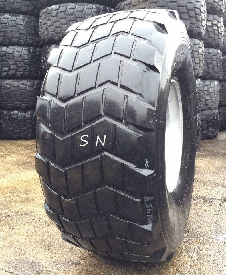 Michelin 525/65R20.5 XS - USED REGROOVED - Neumático para Maquinaria agrícola: foto 1 Michelin 525/65R20.5 XS - USED REGROOVED - Neumático para Maquinaria agrícola: foto 1