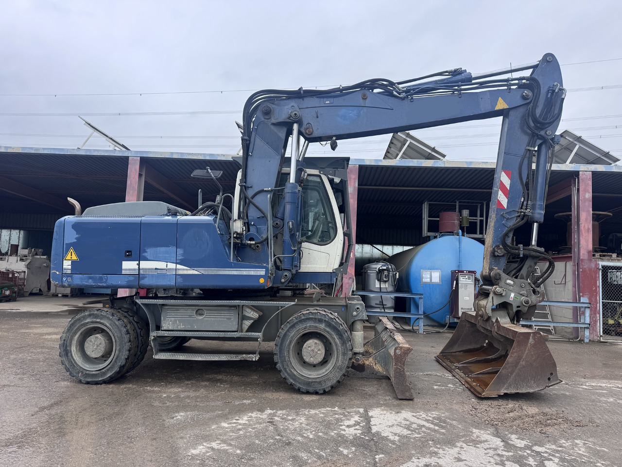 LIEBHERR A 904 C Litronic - Excavadora de ruedas: foto 4 LIEBHERR A 904 C Litronic - Excavadora de ruedas: foto 4