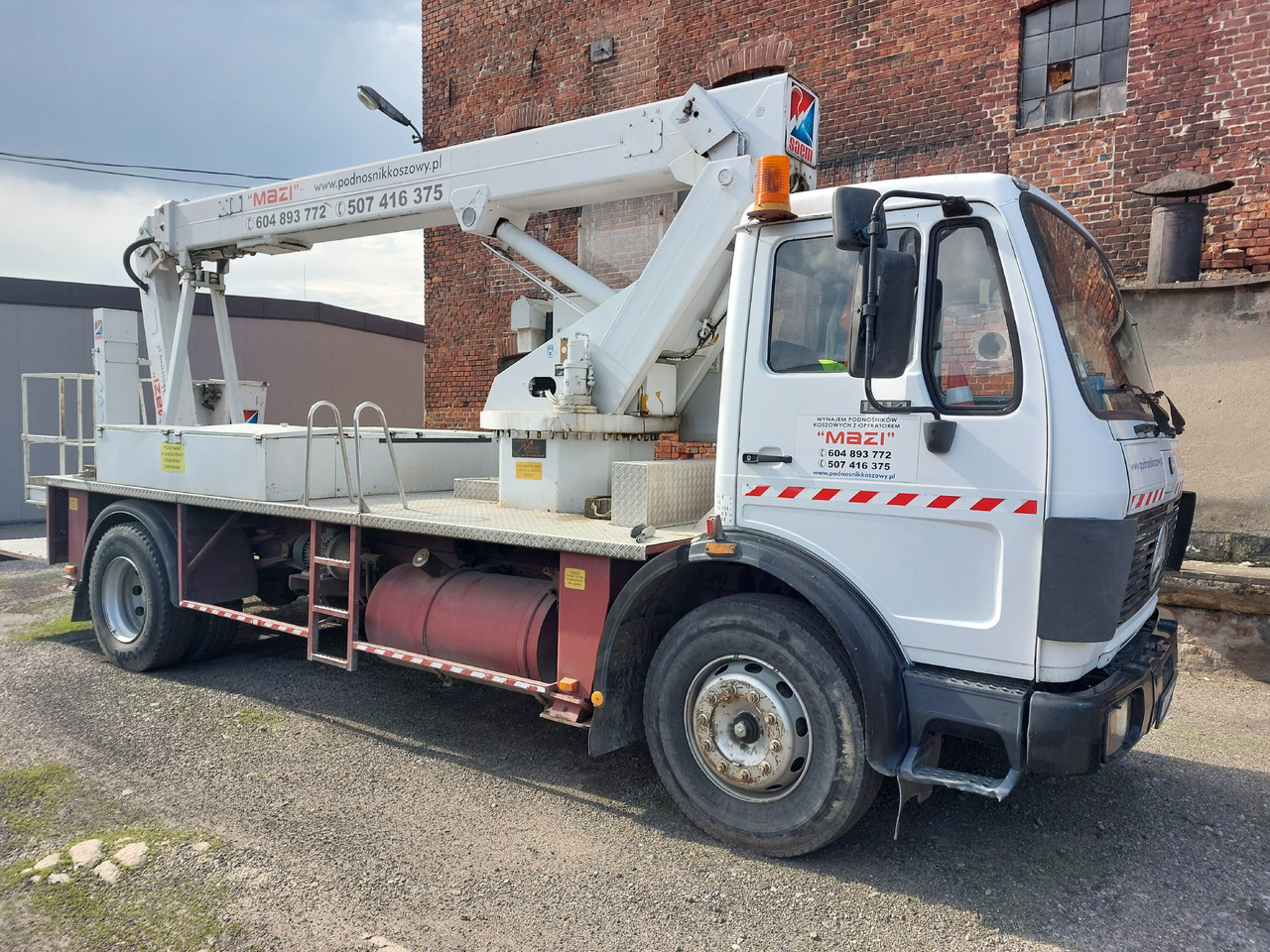 Wumag Mercedes 1414, 400V Wumag WT220 hydraulik - Camión con plataforma elevadora: foto 1 Wumag Mercedes 1414, 400V Wumag WT220 hydraulik - Camión con plataforma elevadora: foto 1