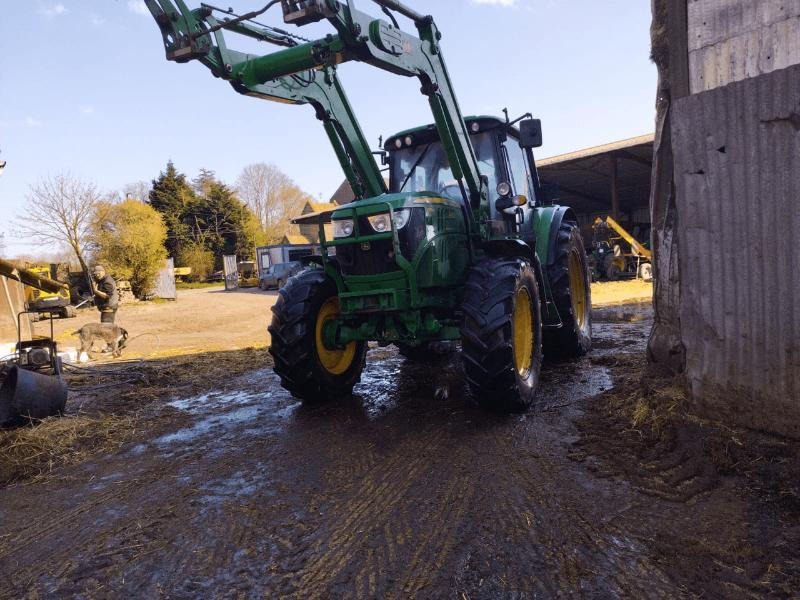 JOHN DEERE 6115M - Tractor: foto 2 JOHN DEERE 6115M - Tractor: foto 2