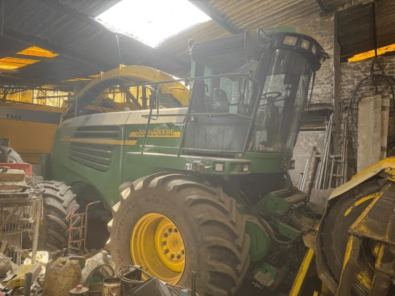 JOHN DEERE 7400 4RM - Cosechadora de forraje: foto 1 JOHN DEERE 7400 4RM - Cosechadora de forraje: foto 1