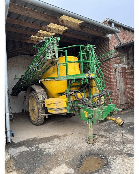 JOHN DEERE 832I - Pulverizador arrastrado: foto 2 JOHN DEERE 832I - Pulverizador arrastrado: foto 2