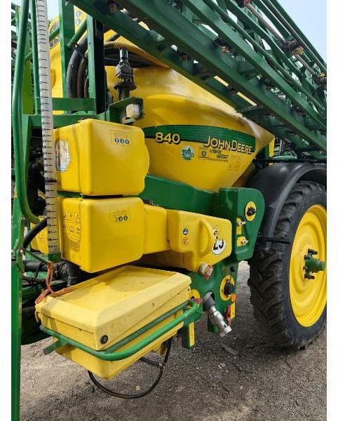 JOHN DEERE 840 - Pulverizador arrastrado: foto 3 JOHN DEERE 840 - Pulverizador arrastrado: foto 3