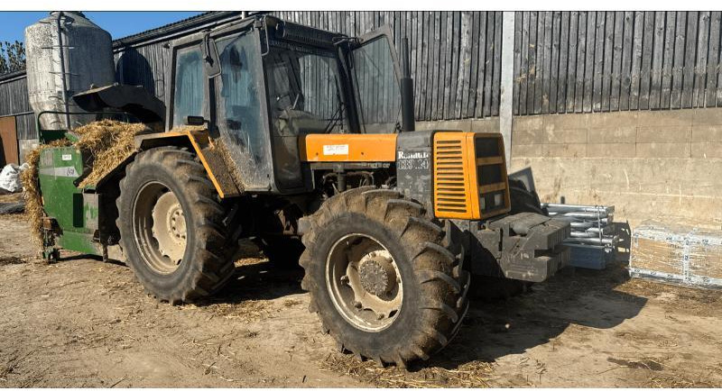 RENAULT 133-14 T - Tractor: foto 1 RENAULT 133-14 T - Tractor: foto 1