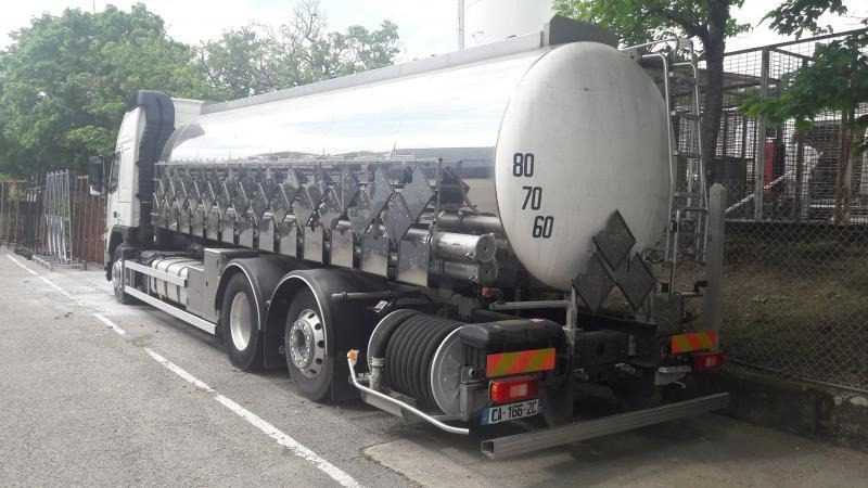 Volvo FM12 450 - Camión cisterna: foto 2 Volvo FM12 450 - Camión cisterna: foto 2