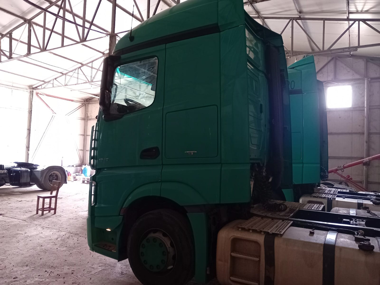 Mercedes-Benz Actros 18.45 - Cabeza tractora: foto 4 Mercedes-Benz Actros 18.45 - Cabeza tractora: foto 4