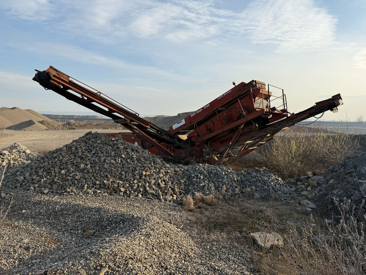 FINLAY 683 SUPERTRAK MOBILE SORTING STATION - Cribadora: foto 1 FINLAY 683 SUPERTRAK MOBILE SORTING STATION - Cribadora: foto 1