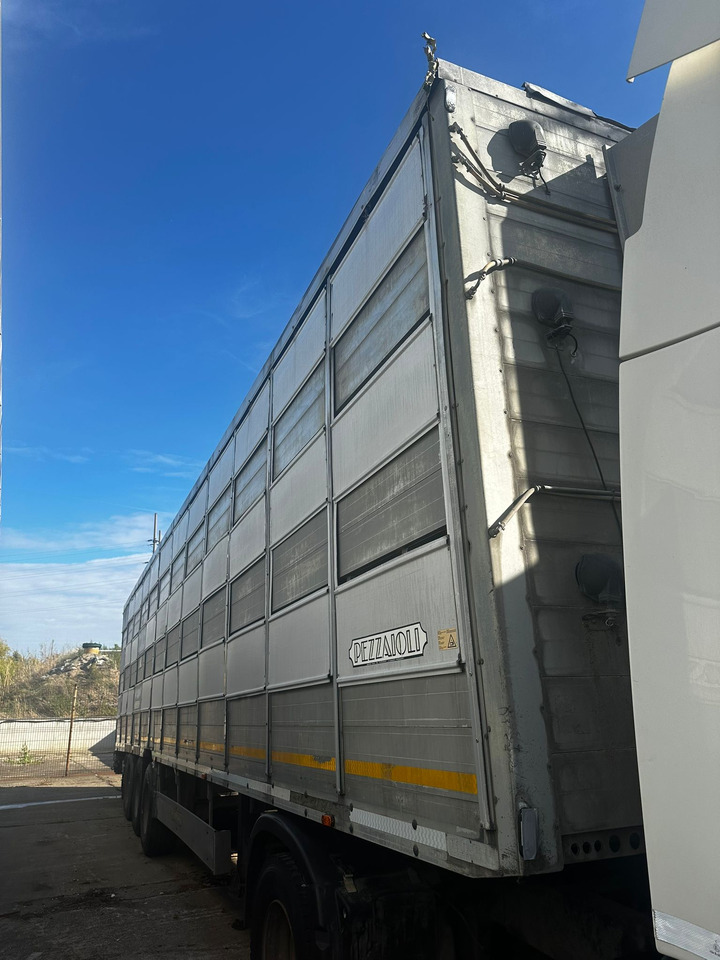 PEZZAIOLLI Animal Transport Semi-trailer - Otros maquinaria: foto 2 PEZZAIOLLI Animal Transport Semi-trailer - Otros maquinaria: foto 2