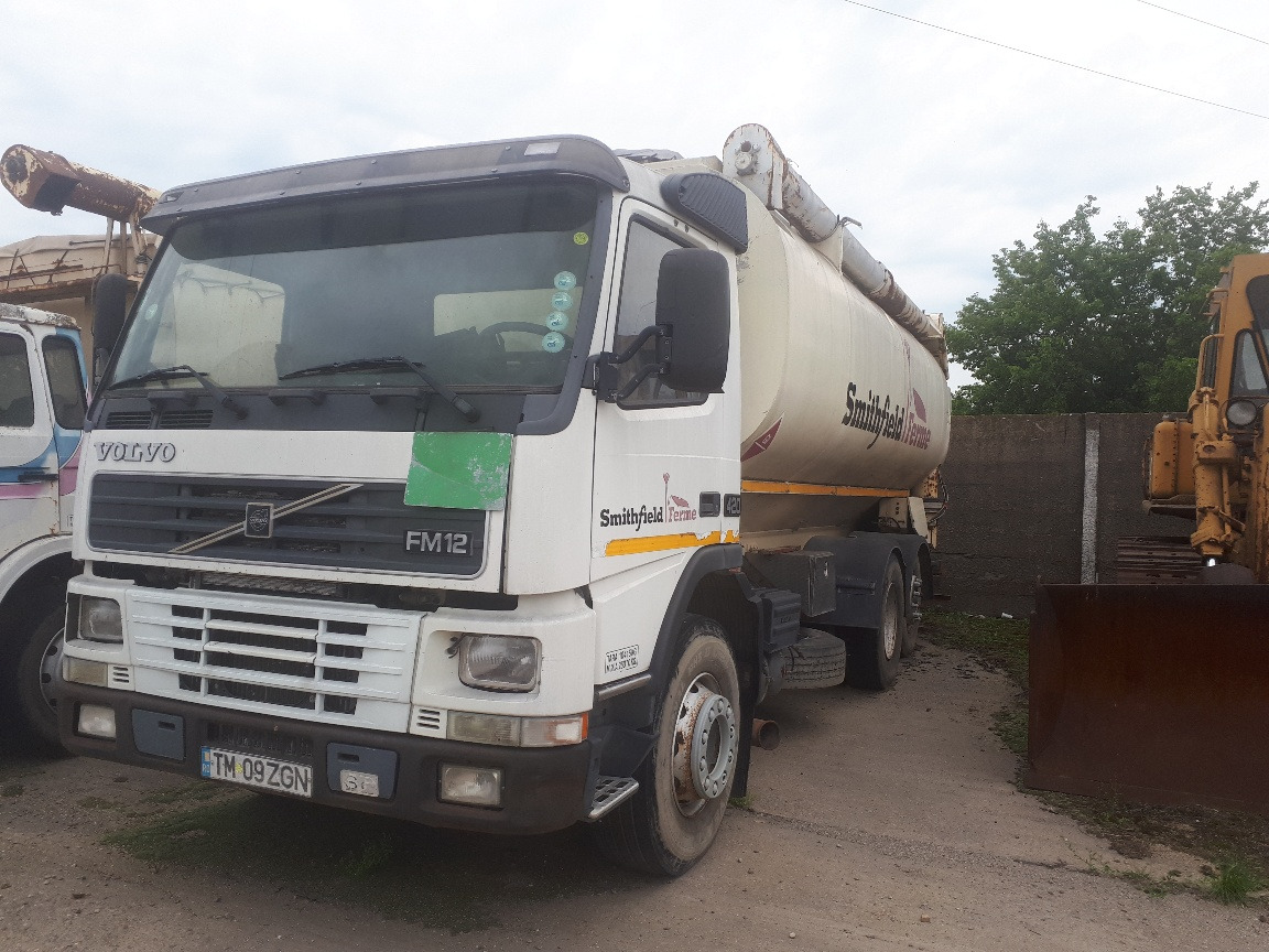 VOLVO FM12 Animal Feed Tank Truck - Otros maquinaria: foto 3 VOLVO FM12 Animal Feed Tank Truck - Otros maquinaria: foto 3