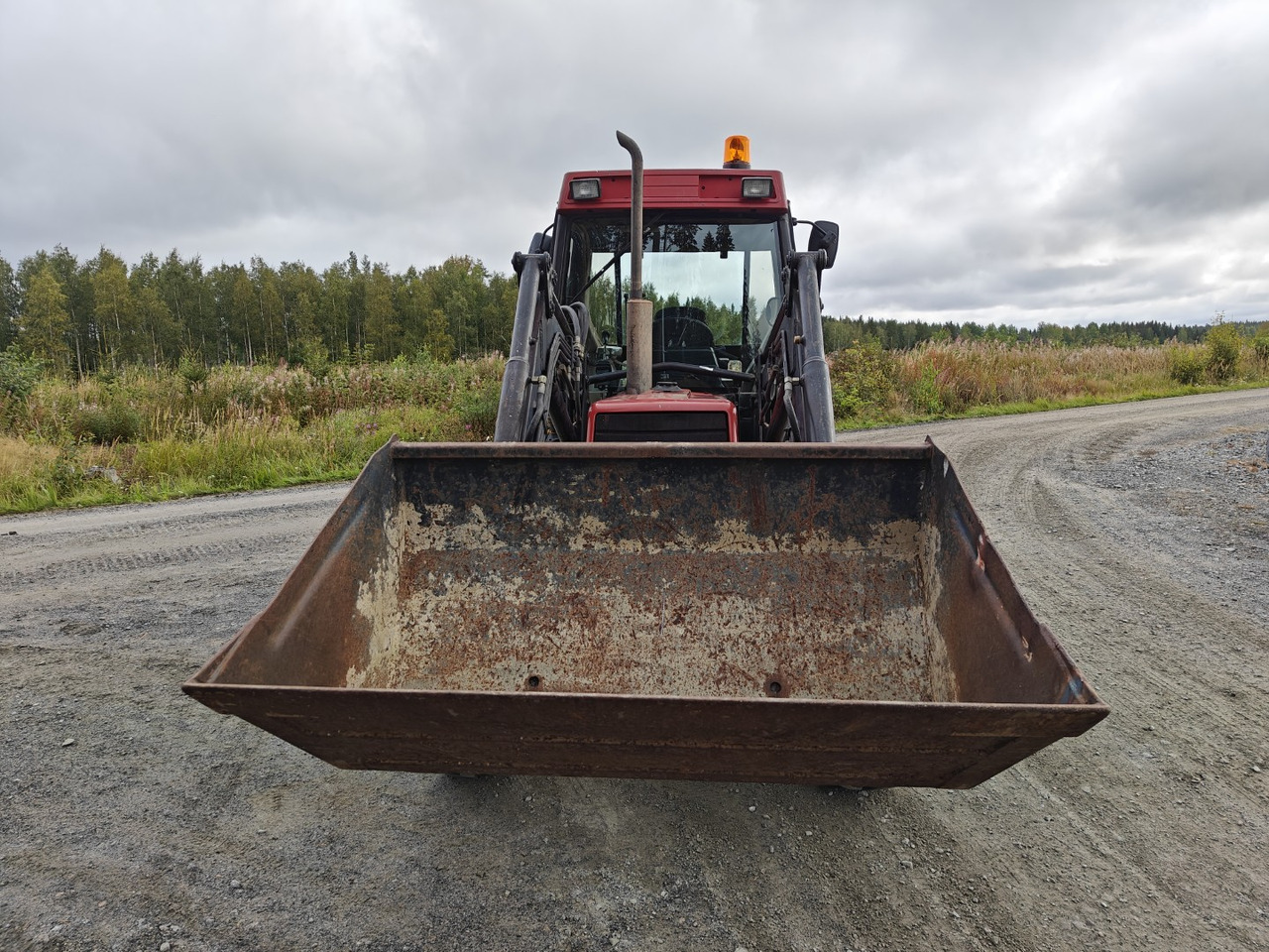 Case 895XL etukuormaajalla suunnanvaihtajalla, paljon varusteita mukaan etukuormaajaan, katso video! - Tractor: foto 5 Case 895XL etukuormaajalla suunnanvaihtajalla, paljon varusteita mukaan etukuormaajaan, katso video! - Tractor: foto 5