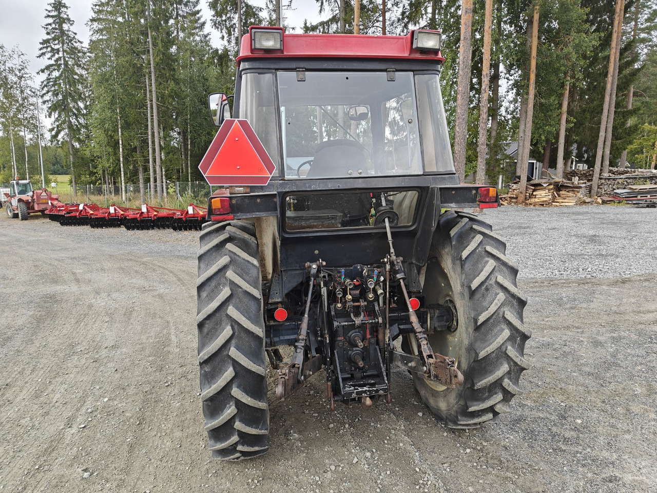 Case 895XL etukuormaajalla suunnanvaihtajalla, paljon varusteita mukaan etukuormaajaan, katso video! - Tractor: foto 3 Case 895XL etukuormaajalla suunnanvaihtajalla, paljon varusteita mukaan etukuormaajaan, katso video! - Tractor: foto 3
