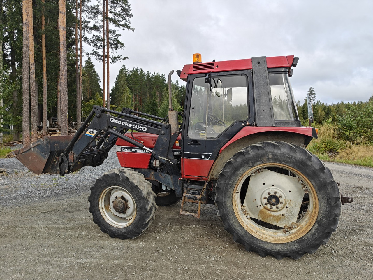 Case 895XL etukuormaajalla suunnanvaihtajalla, paljon varusteita mukaan etukuormaajaan, katso video! - Tractor: foto 2 Case 895XL etukuormaajalla suunnanvaihtajalla, paljon varusteita mukaan etukuormaajaan, katso video! - Tractor: foto 2