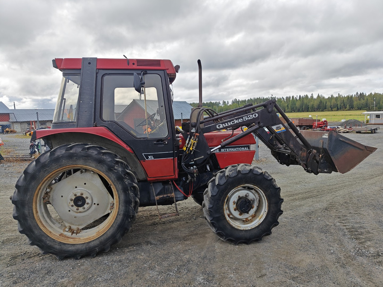 Case 895XL etukuormaajalla suunnanvaihtajalla, paljon varusteita mukaan etukuormaajaan, katso video! - Tractor: foto 4 Case 895XL etukuormaajalla suunnanvaihtajalla, paljon varusteita mukaan etukuormaajaan, katso video! - Tractor: foto 4