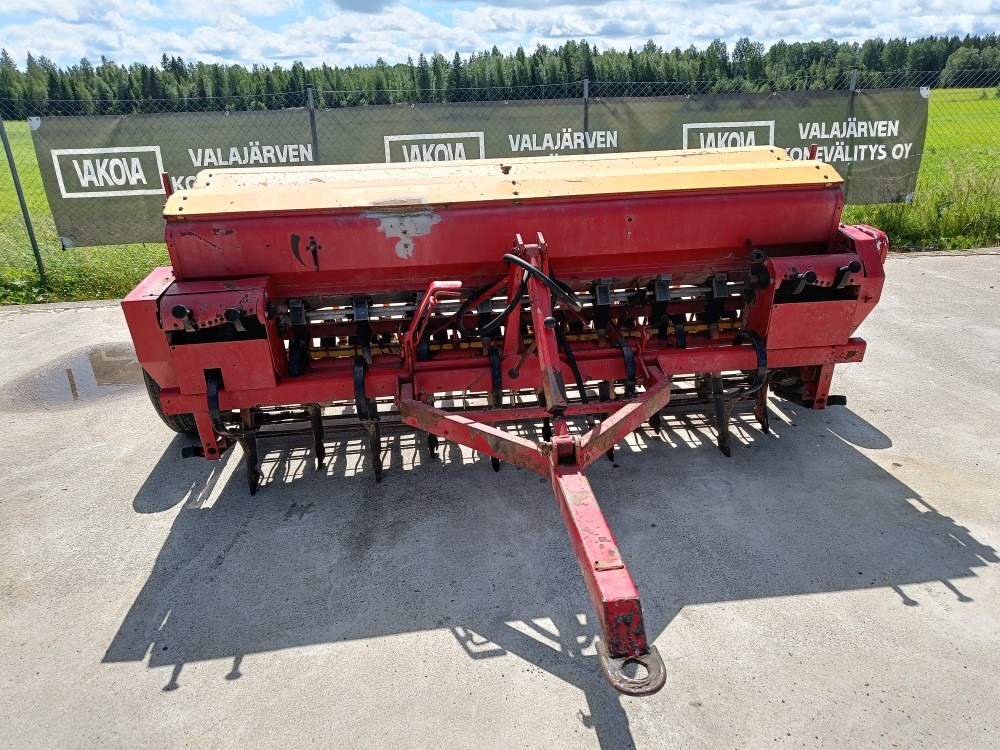 Juko Kylvölannoitin 250cm / puolihinattava laahavantailla - Combinado de siembra: foto 2 Juko Kylvölannoitin 250cm / puolihinattava laahavantailla - Combinado de siembra: foto 2