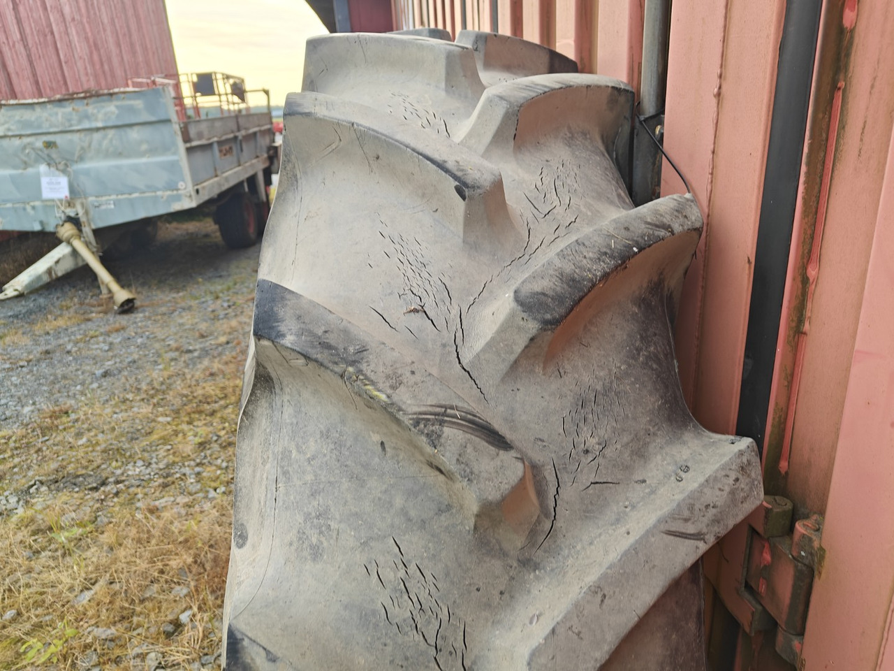 MICHELIN 18.4R38 traktorin renkaat - Neumáticos y llantas para Tractor: foto 5 MICHELIN 18.4R38 traktorin renkaat - Neumáticos y llantas para Tractor: foto 5