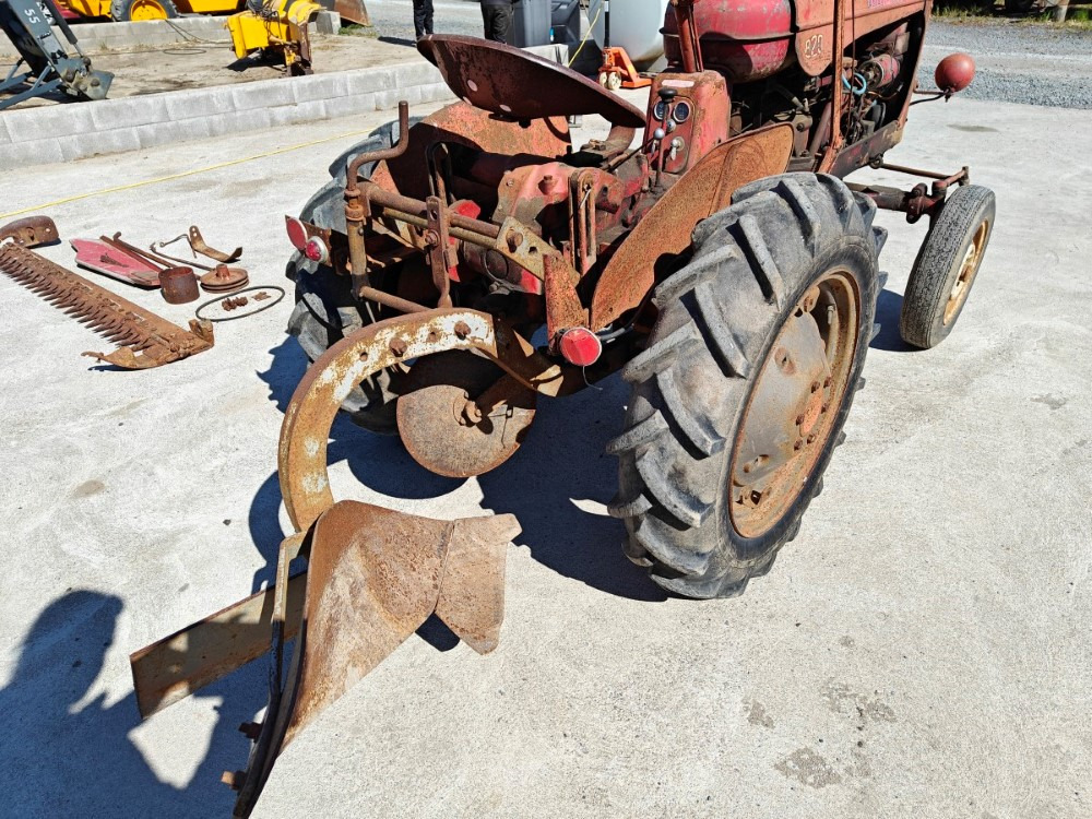 Massey Harris 820D harvinainen 2-sylinterinen diesel, katso video! - Tractor: foto 5 Massey Harris 820D harvinainen 2-sylinterinen diesel, katso video! - Tractor: foto 5