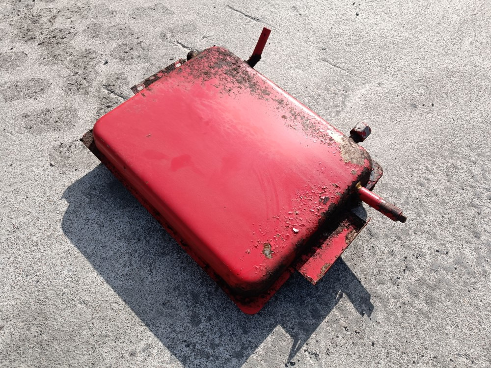 Sampo 410 hydrauliikkaöljysäiliö - Depósito hidráulico para Cosechadora de granos: foto 2 Sampo 410 hydrauliikkaöljysäiliö - Depósito hidráulico para Cosechadora de granos: foto 2