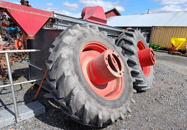 Taurus Paripyörät 18.4R38 todella hyväkuntoiset Fendt Farmer 312LSA sopivat - Rueda completa para Maquinaria agrícola: foto 3 Taurus Paripyörät 18.4R38 todella hyväkuntoiset Fendt Farmer 312LSA sopivat - Rueda completa para Maquinaria agrícola: foto 3