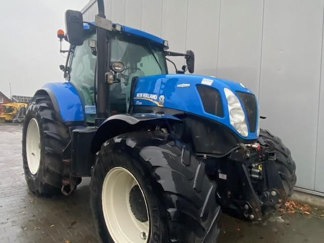 New Holland T7.220 - Tractor: foto 1 New Holland T7.220 - Tractor: foto 1