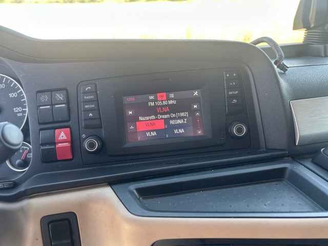 MAN TGX 26.470 6X2-4 BL tandem - Camión lona: foto 3 MAN TGX 26.470 6X2-4 BL tandem - Camión lona: foto 3