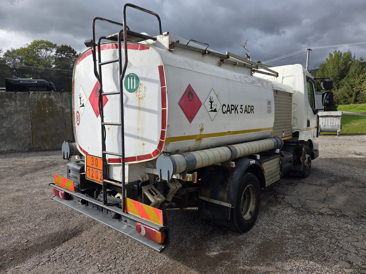 RENAULT MIDLUM 180.10 diesel tanker + dispensing + print - Camión cisterna: foto 4 RENAULT MIDLUM 180.10 diesel tanker + dispensing + print - Camión cisterna: foto 4