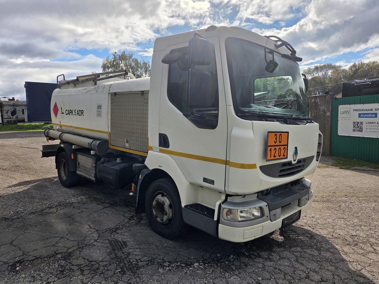 RENAULT MIDLUM 180.10 diesel tanker + dispensing + print - Camión cisterna: foto 3 RENAULT MIDLUM 180.10 diesel tanker + dispensing + print - Camión cisterna: foto 3