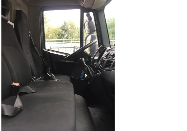 Iveco EUROCARGOeurocargo 120e19 - Camión caja cerrada: foto 4 Iveco EUROCARGOeurocargo 120e19 - Camión caja cerrada: foto 4