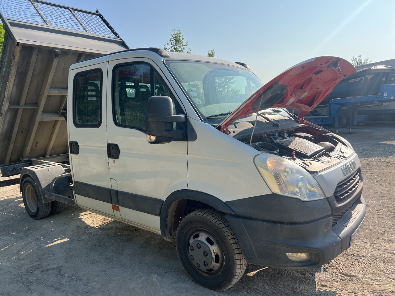 IVECO DAILY 35C13 - Volquete furgoneta: foto 4 IVECO DAILY 35C13 - Volquete furgoneta: foto 4