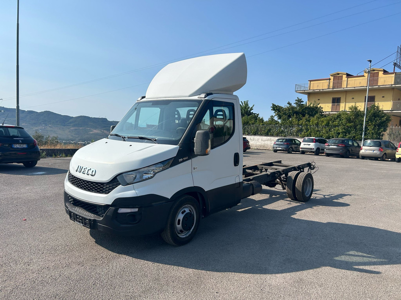 IVECO DAILY 35C15 - Camión grúa: foto 1 IVECO DAILY 35C15 - Camión grúa: foto 1