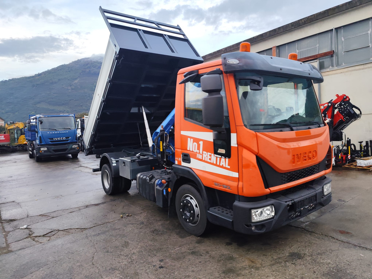 IVECO EUROCARGO 120-90L - Camión grúa: foto 1 IVECO EUROCARGO 120-90L - Camión grúa: foto 1