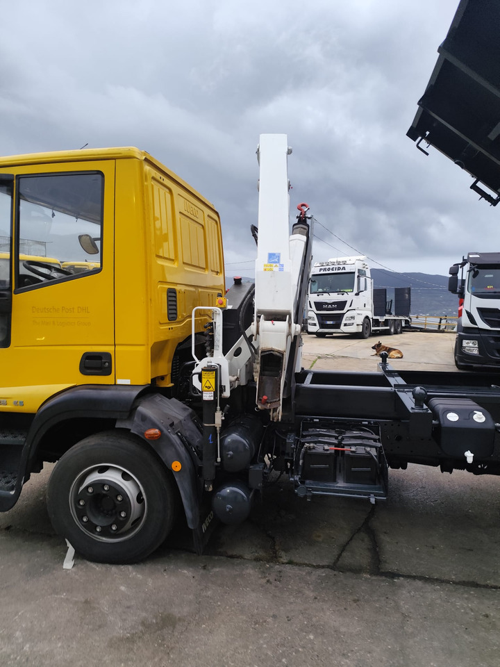 IVECO EUROCARGO 120E28P - Camión grúa: foto 5 IVECO EUROCARGO 120E28P - Camión grúa: foto 5
