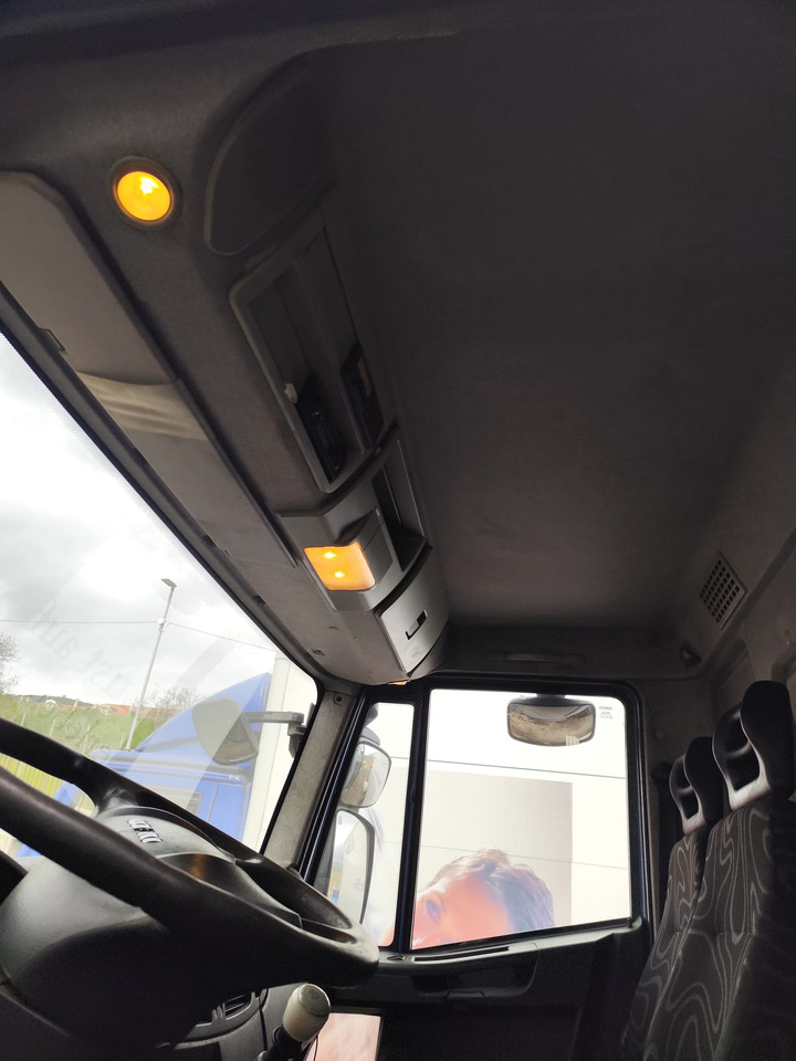 IVECO EUROCARGO 140E25 - Camión volquete: foto 2 IVECO EUROCARGO 140E25 - Camión volquete: foto 2