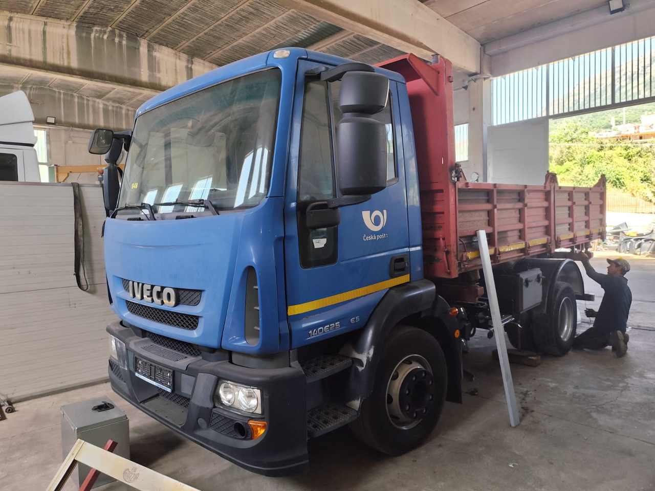 IVECO EUROCARGO 140E25 - Camión volquete: foto 1 IVECO EUROCARGO 140E25 - Camión volquete: foto 1