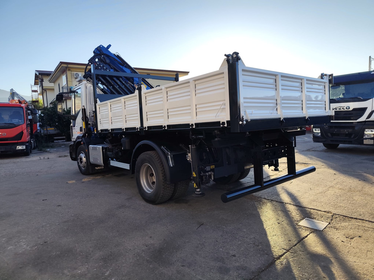 IVECO EUROCARGO 160-250 - Camión grúa, Camión volquete: foto 3 IVECO EUROCARGO 160-250 - Camión grúa, Camión volquete: foto 3