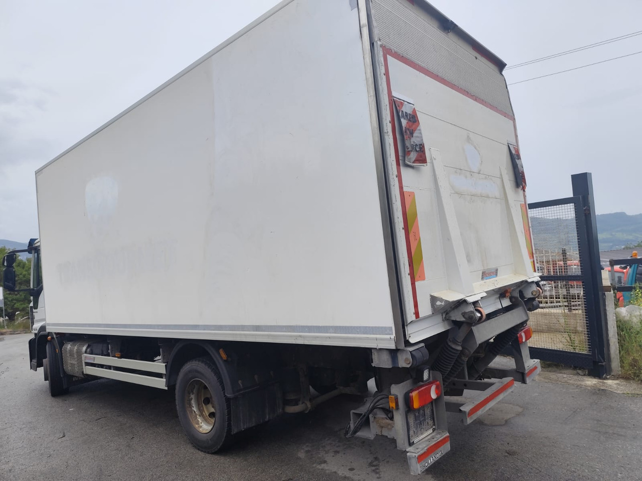 IVECO EUROCARGO 160-280 - Camión caja cerrada, Camión grúa: foto 4 IVECO EUROCARGO 160-280 - Camión caja cerrada, Camión grúa: foto 4